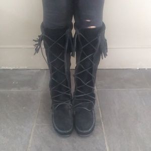 BLACK MINNETONKA BOOTS